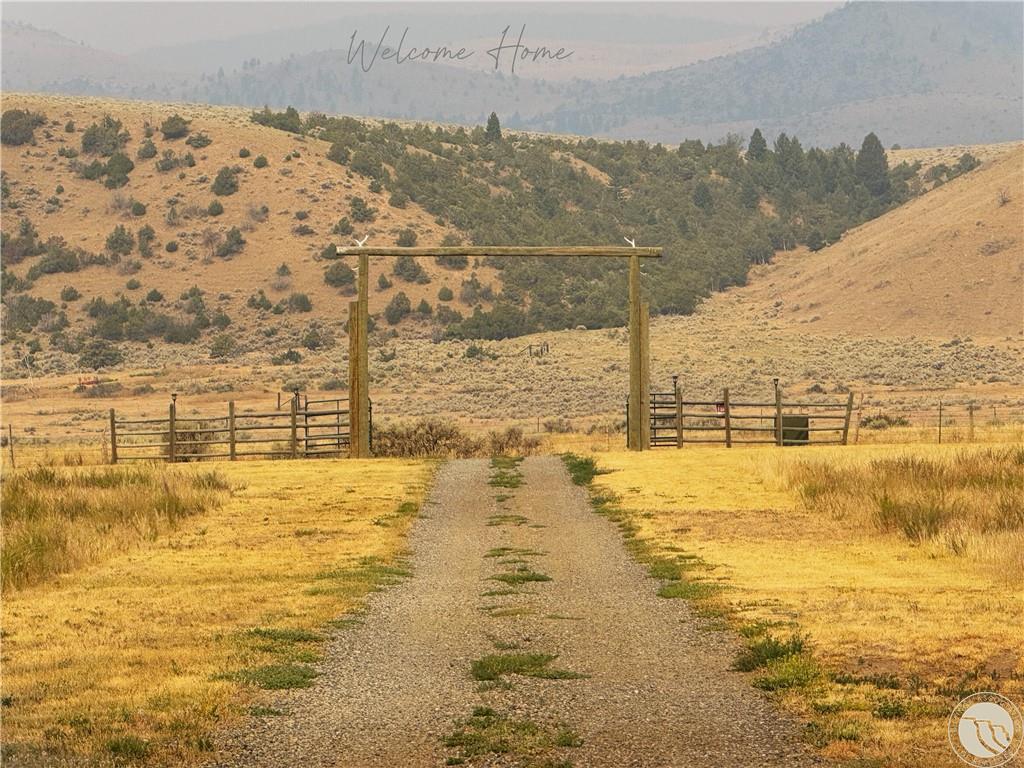 1074 Crow Creek Road Property Photo 1
