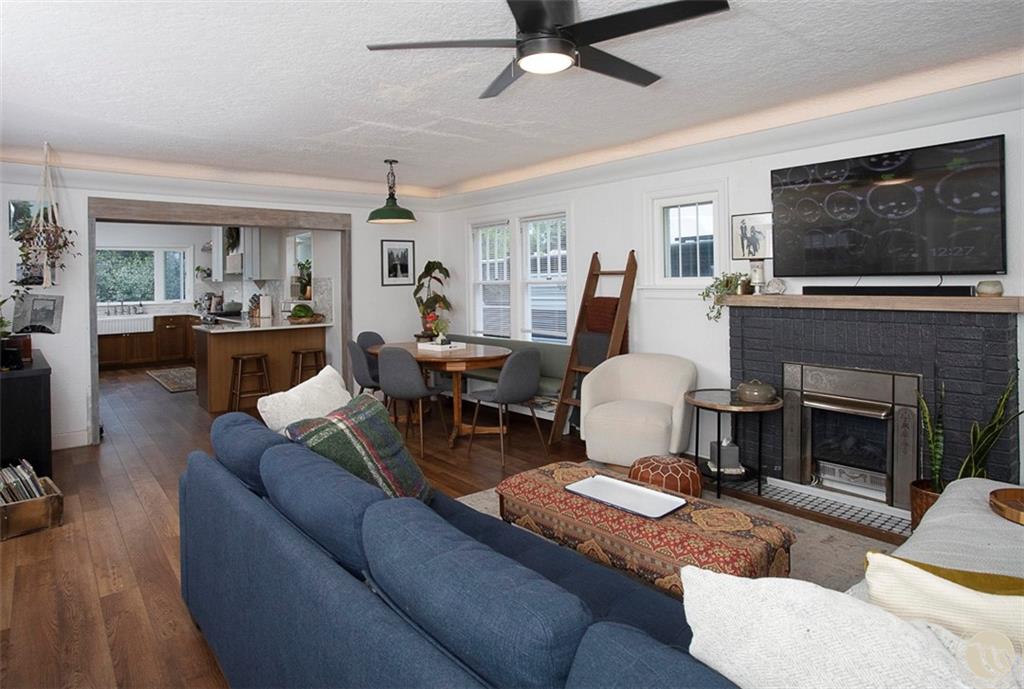 229 Avenue B Property Photo 4