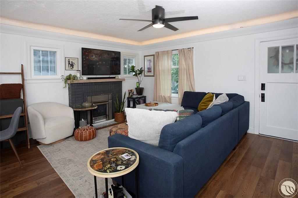 229 Avenue B Property Photo 5