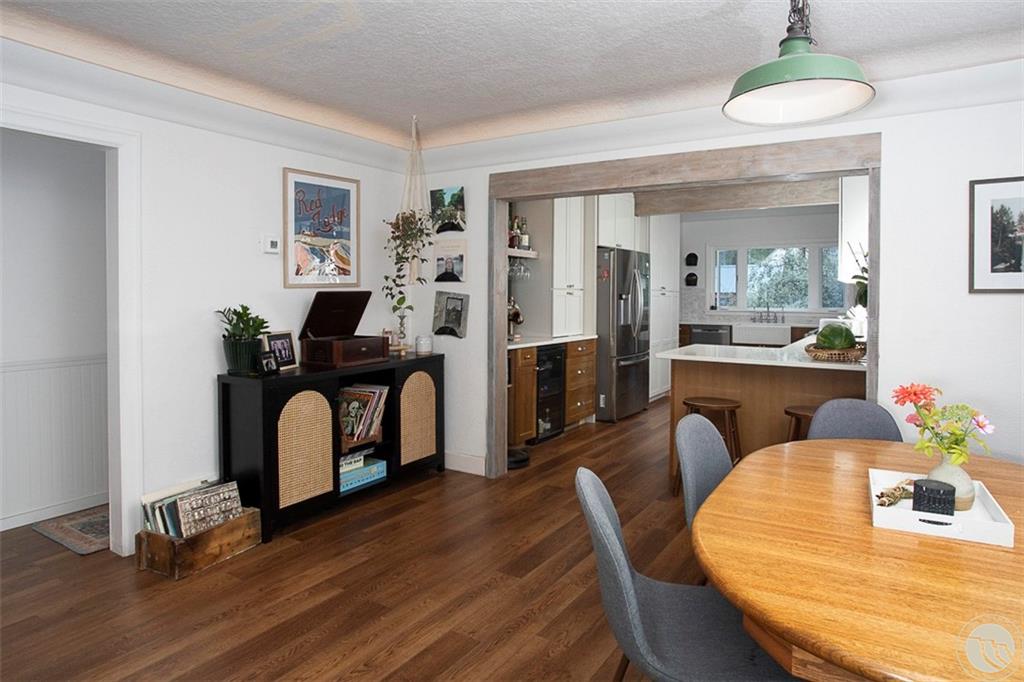 229 Avenue B Property Photo 9