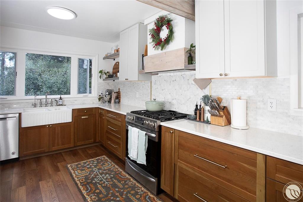 229 Avenue B Property Photo 12