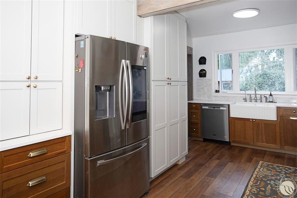 229 Avenue B Property Photo 15