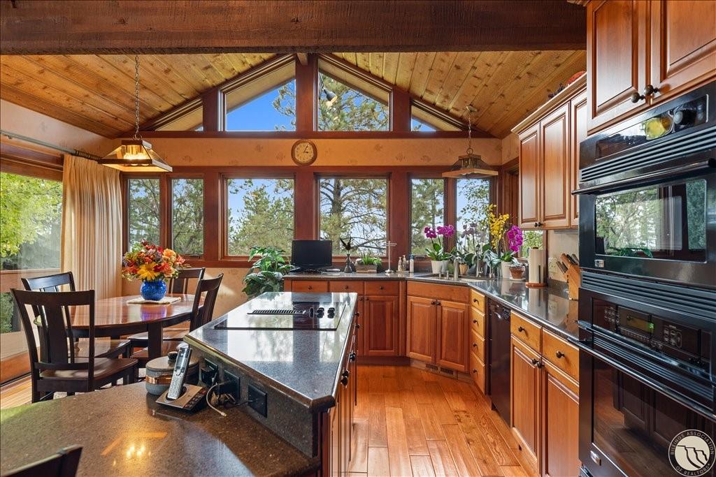 228 Emerald Hills Drive Property Photo 3