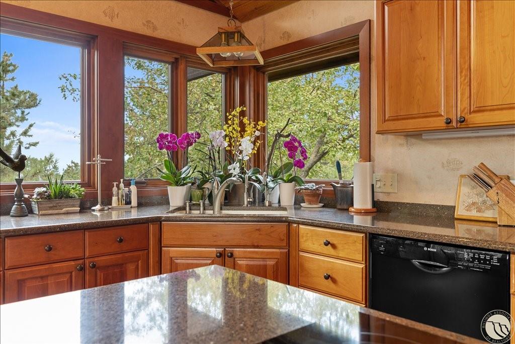 228 Emerald Hills Drive Property Photo 5