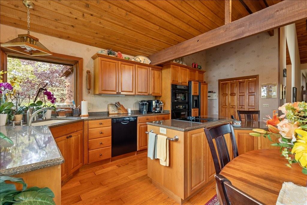 228 Emerald Hills Drive Property Photo 7