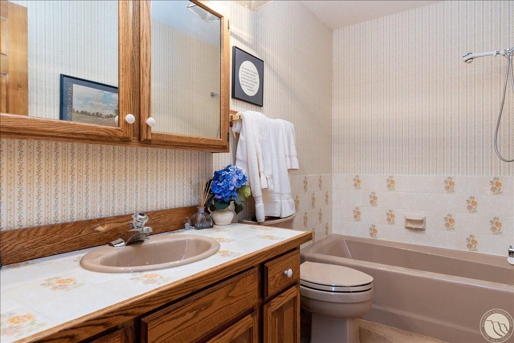 228 Emerald Hills Drive Property Photo 17