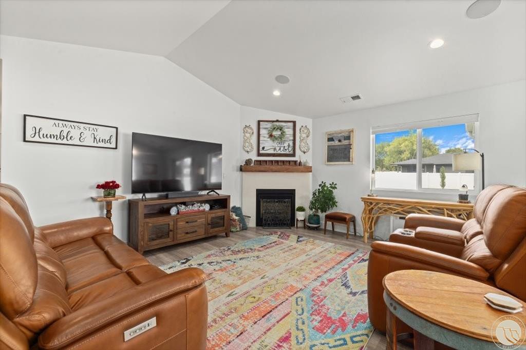 4625 Shining Light Property Photo 3