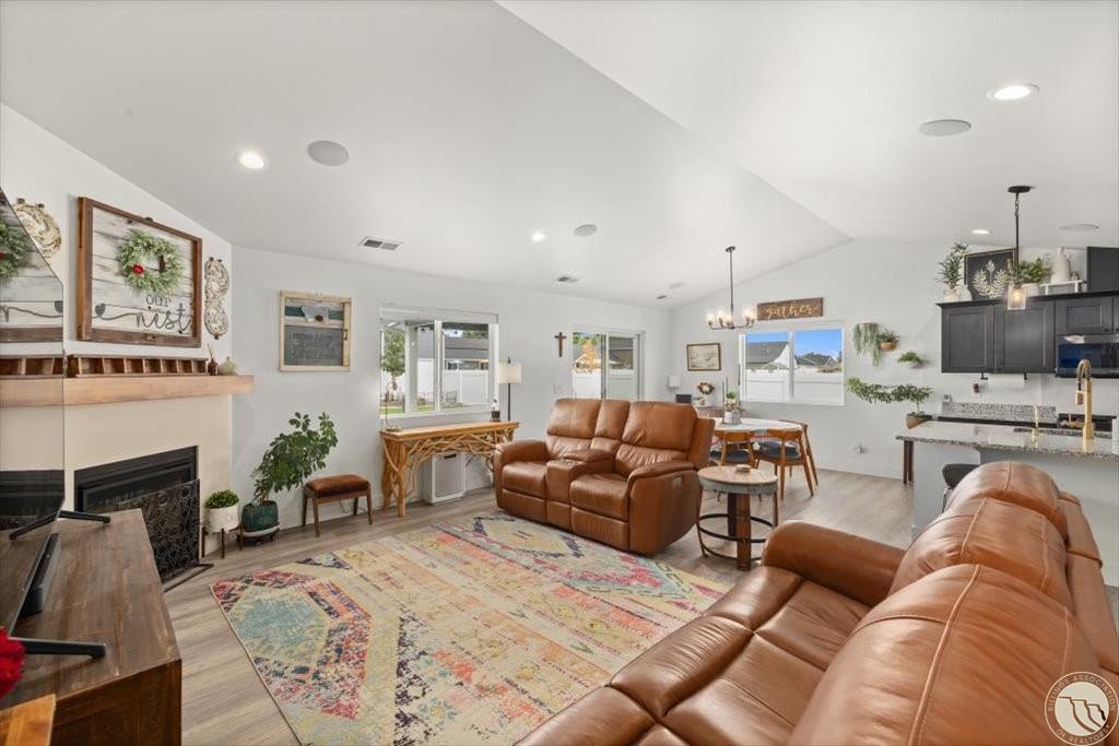 4625 Shining Light Property Photo 4