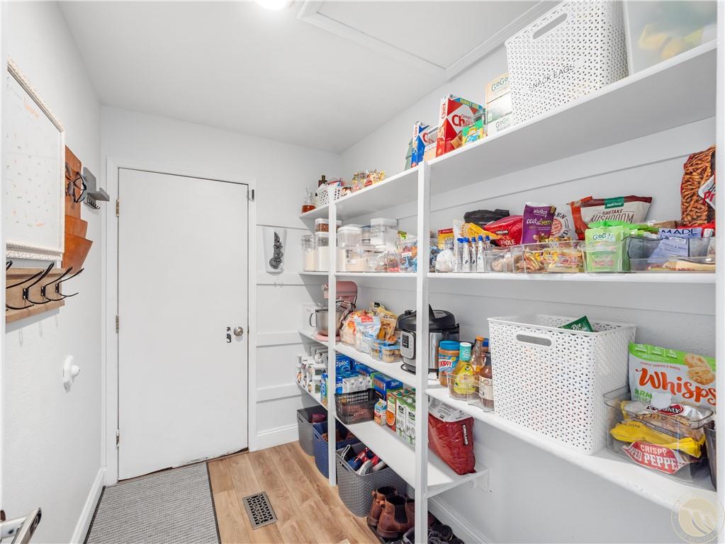 4448 Toyon Property Photo 13