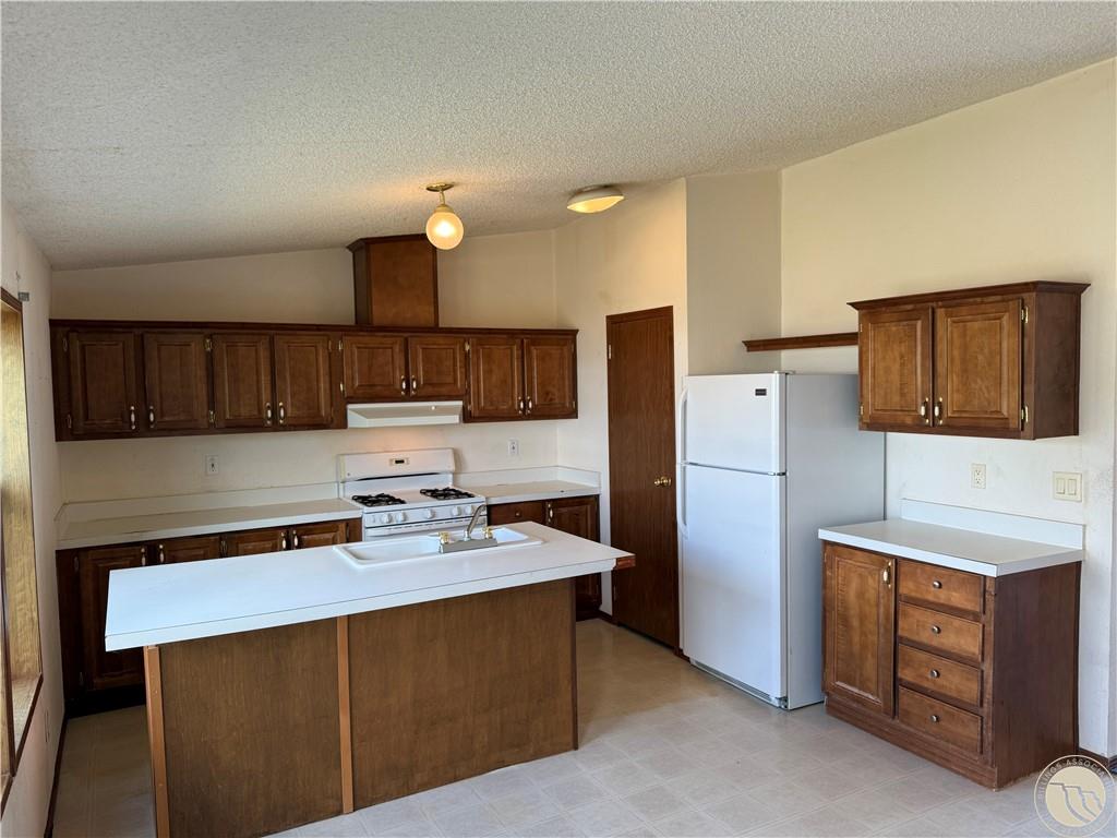 1130 E 2nd Avenue Property Photo 2