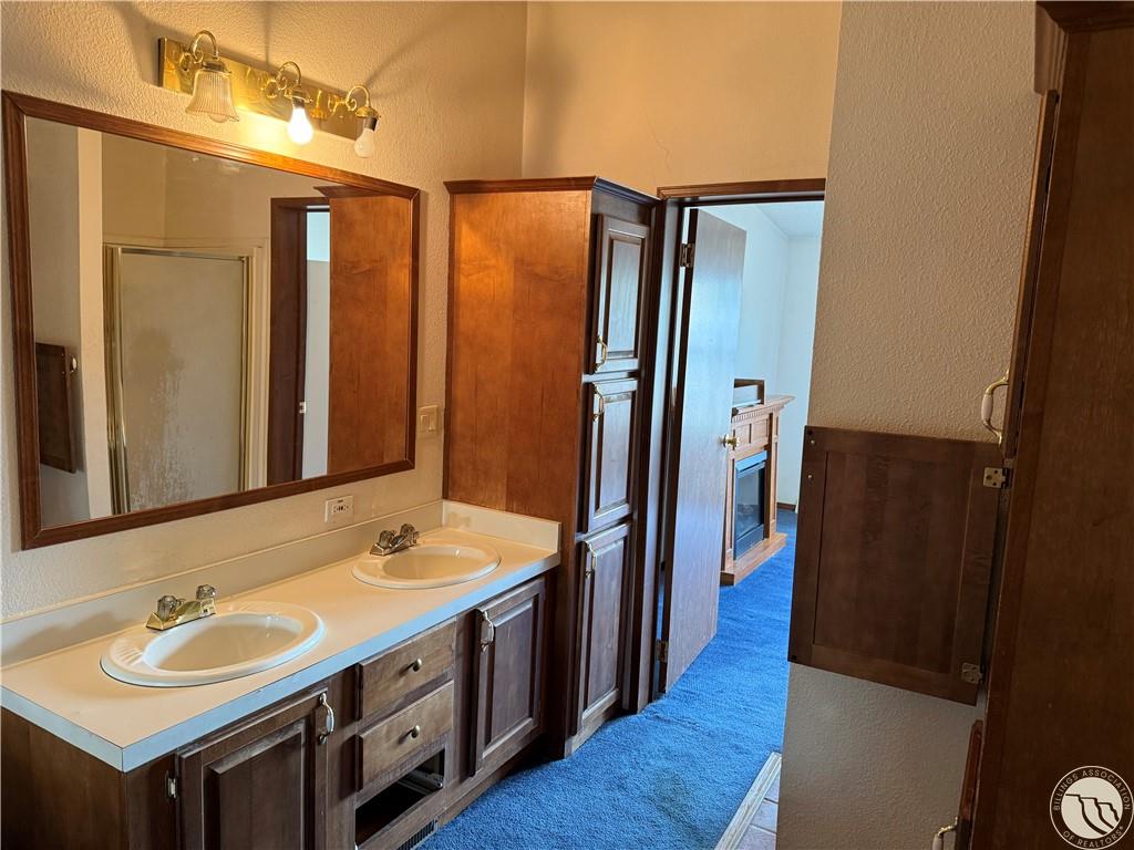 1130 E 2nd Avenue Property Photo 14