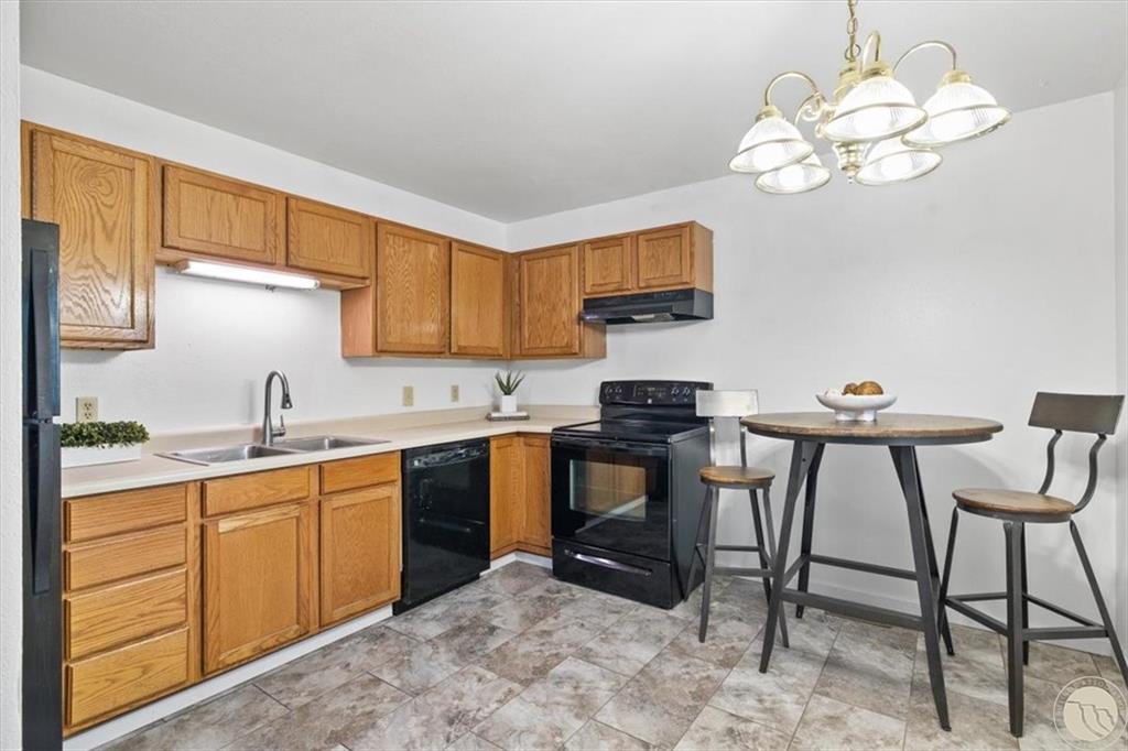 2230 Avenue C Property Photo 9