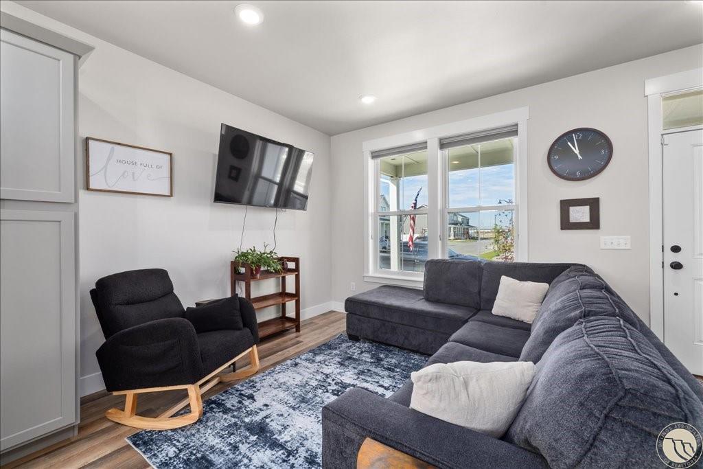 1845 Norma Jean Square Property Photo 3