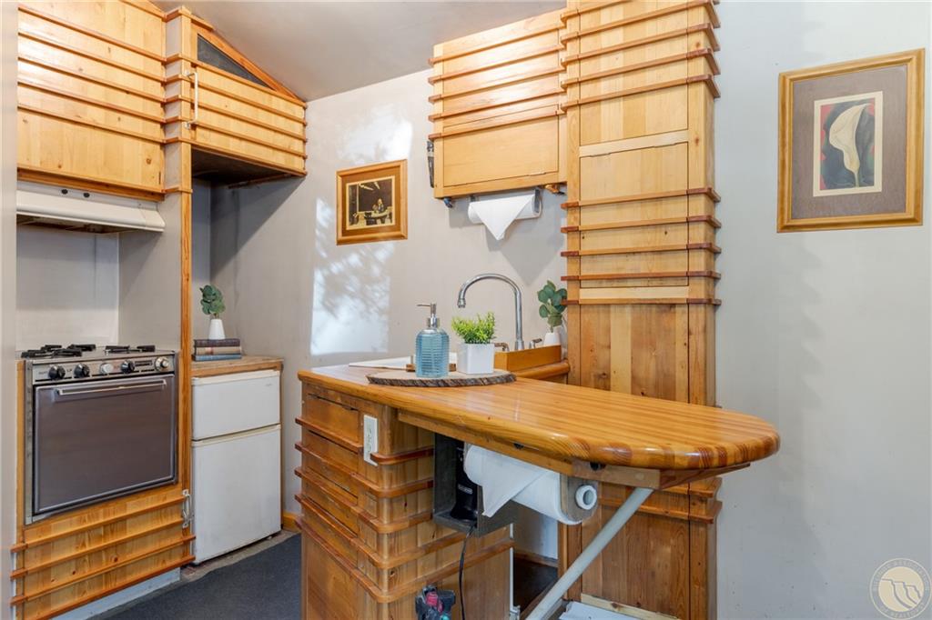 262 Roland Road Property Photo 7