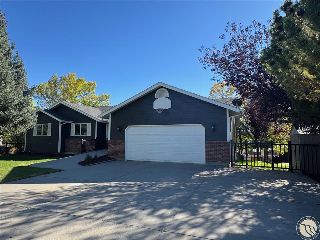 372 Tabriz Drive Property Photo 1