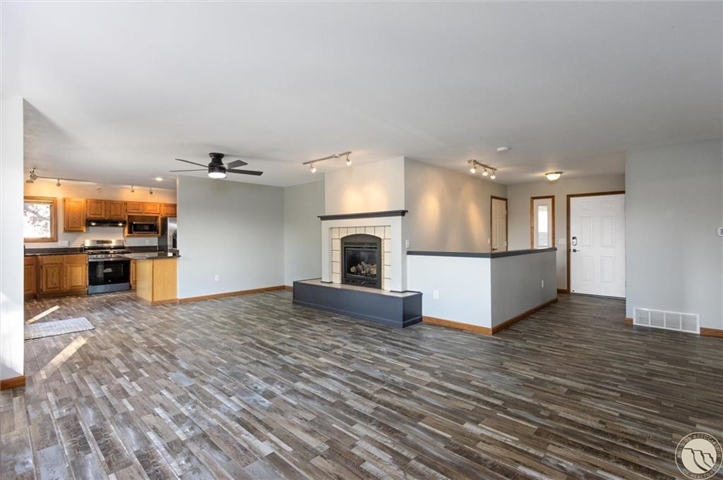 372 Tabriz Drive Property Photo 2