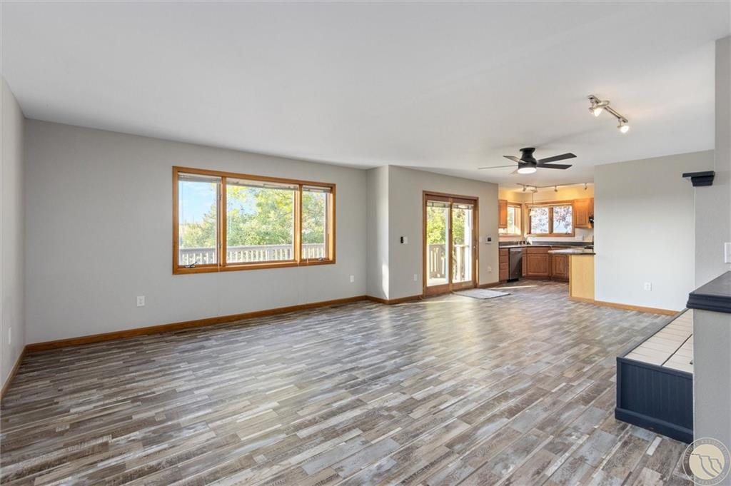 372 Tabriz Drive Property Photo 3