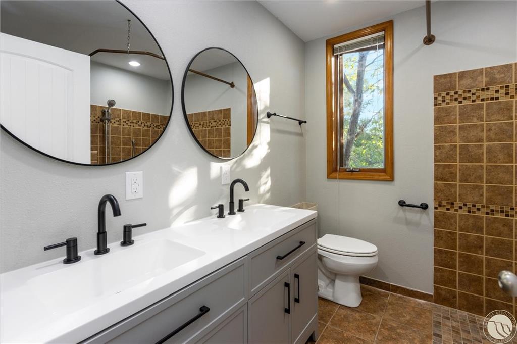 372 Tabriz Drive Property Photo 9