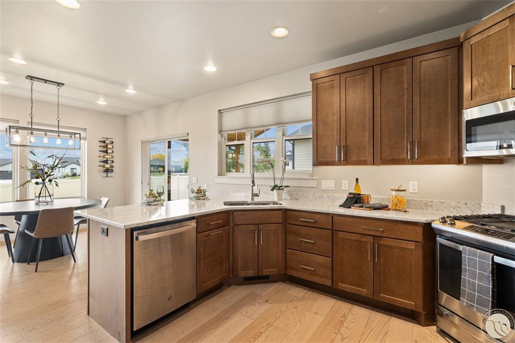 2516 Aspen Creek Trail Property Photo 9