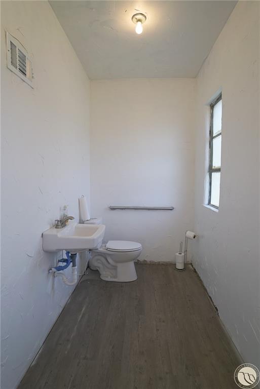 204 S Main Street Property Photo 6