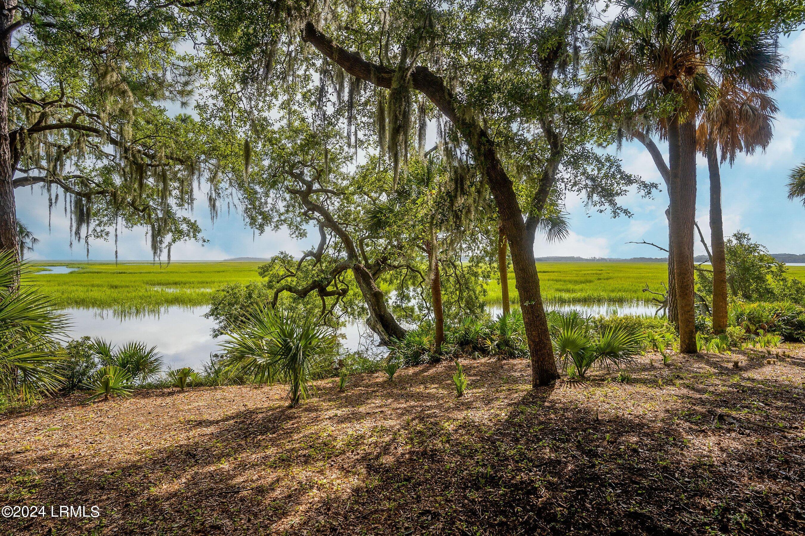 647 Island Circle E Property Photo