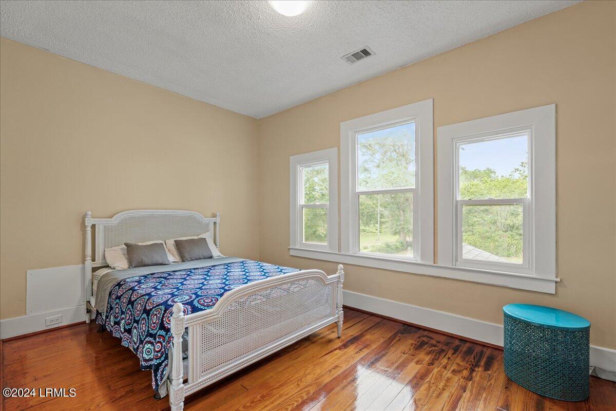 105 Main Street Property Photo 21