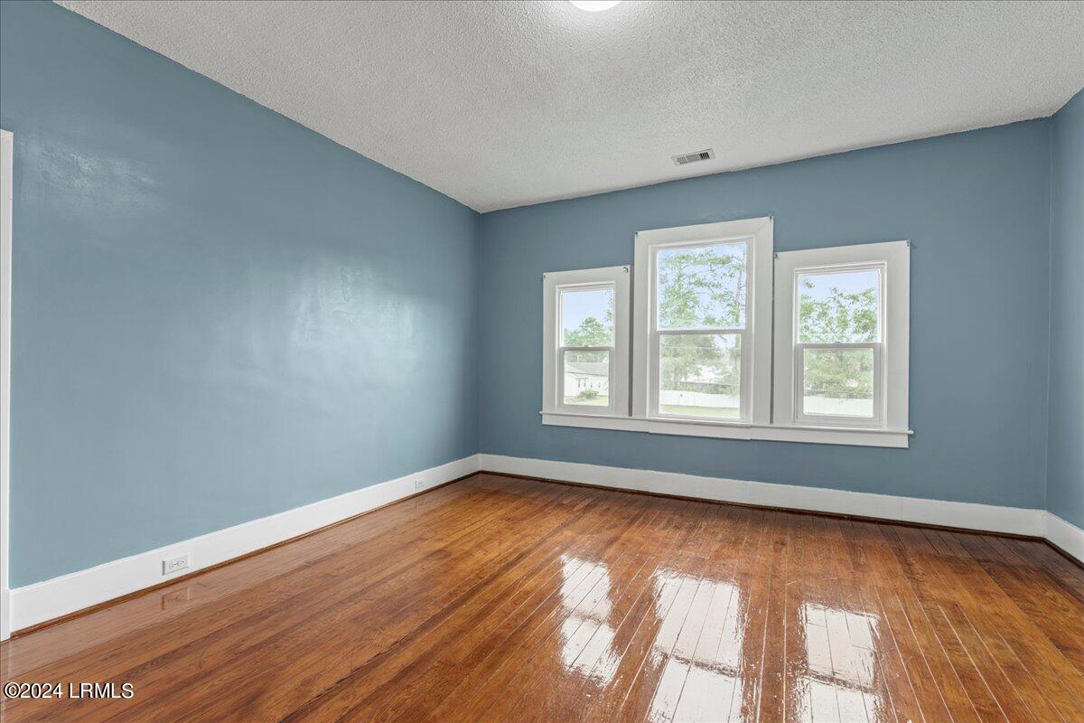105 Main Street Property Photo 27