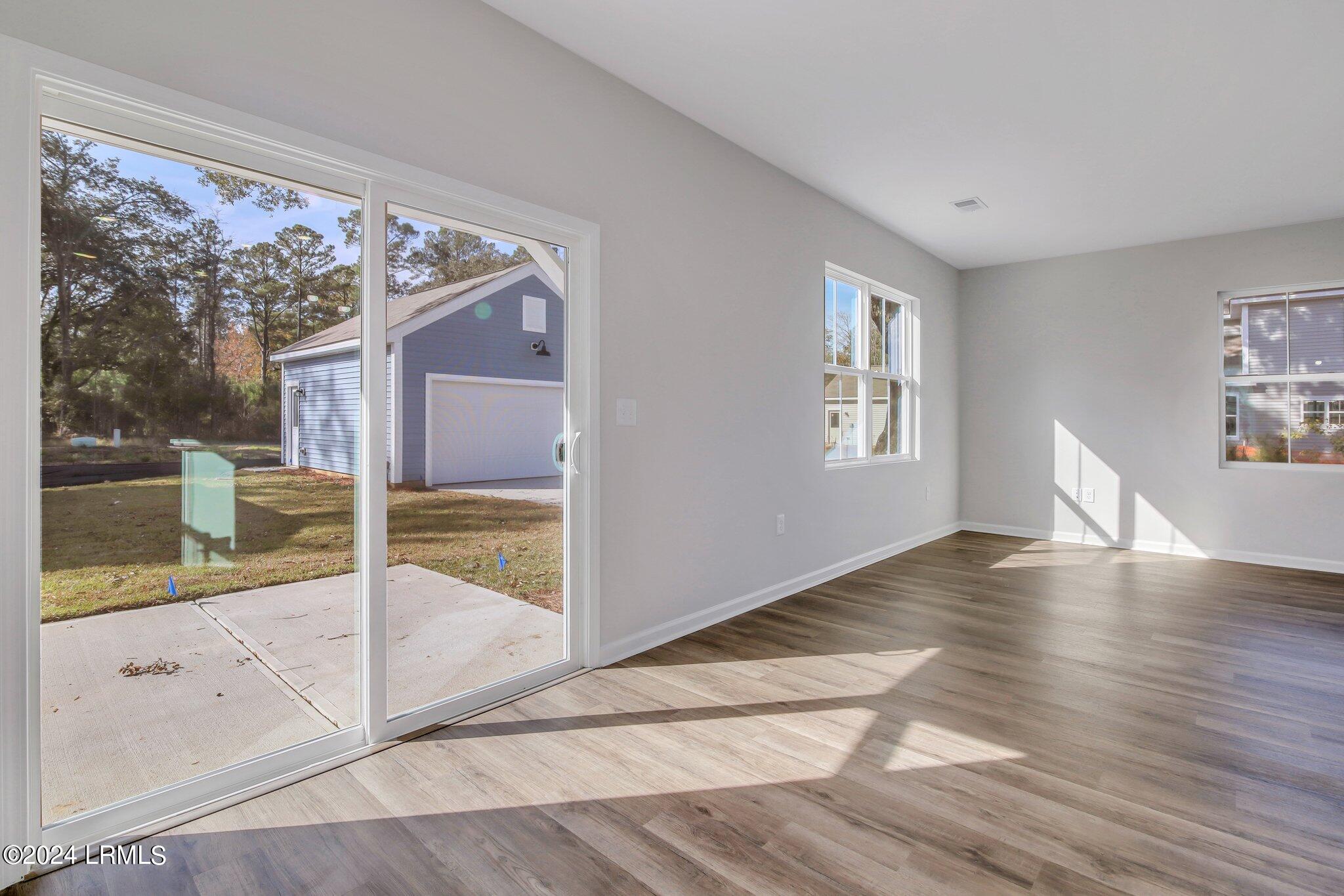 104 Standing Oaks Drive Property Photo 12