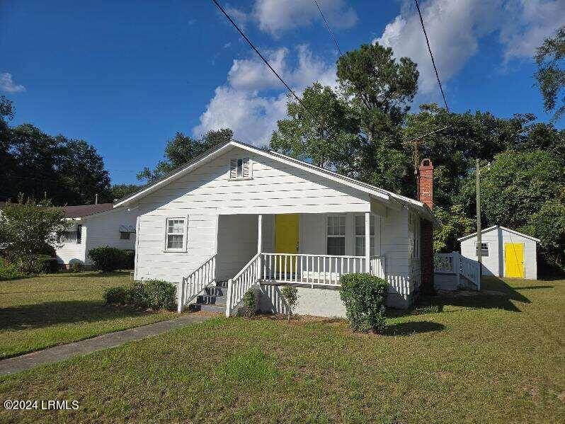 156 Maple Street W Property Photo