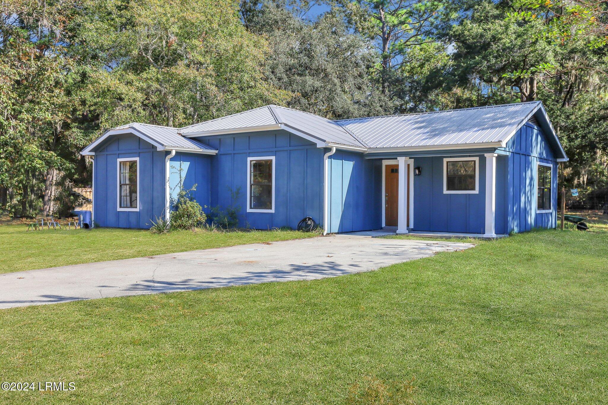 206 Middle Road Property Photo 1