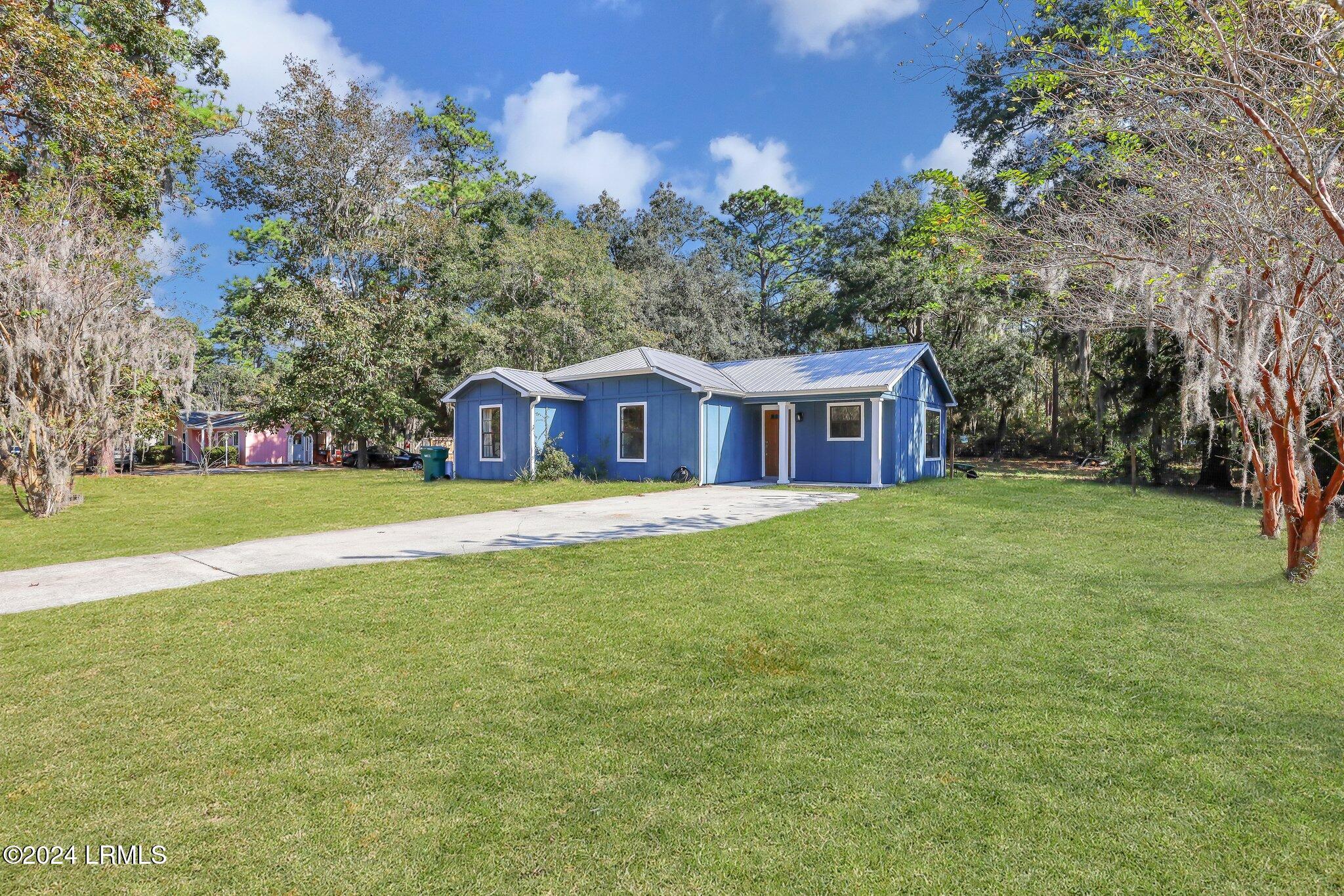 206 Middle Road Property Photo 4