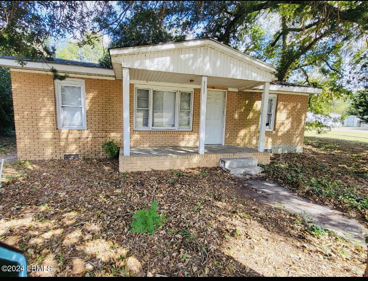 1237 Railroad Avenue Property Photo