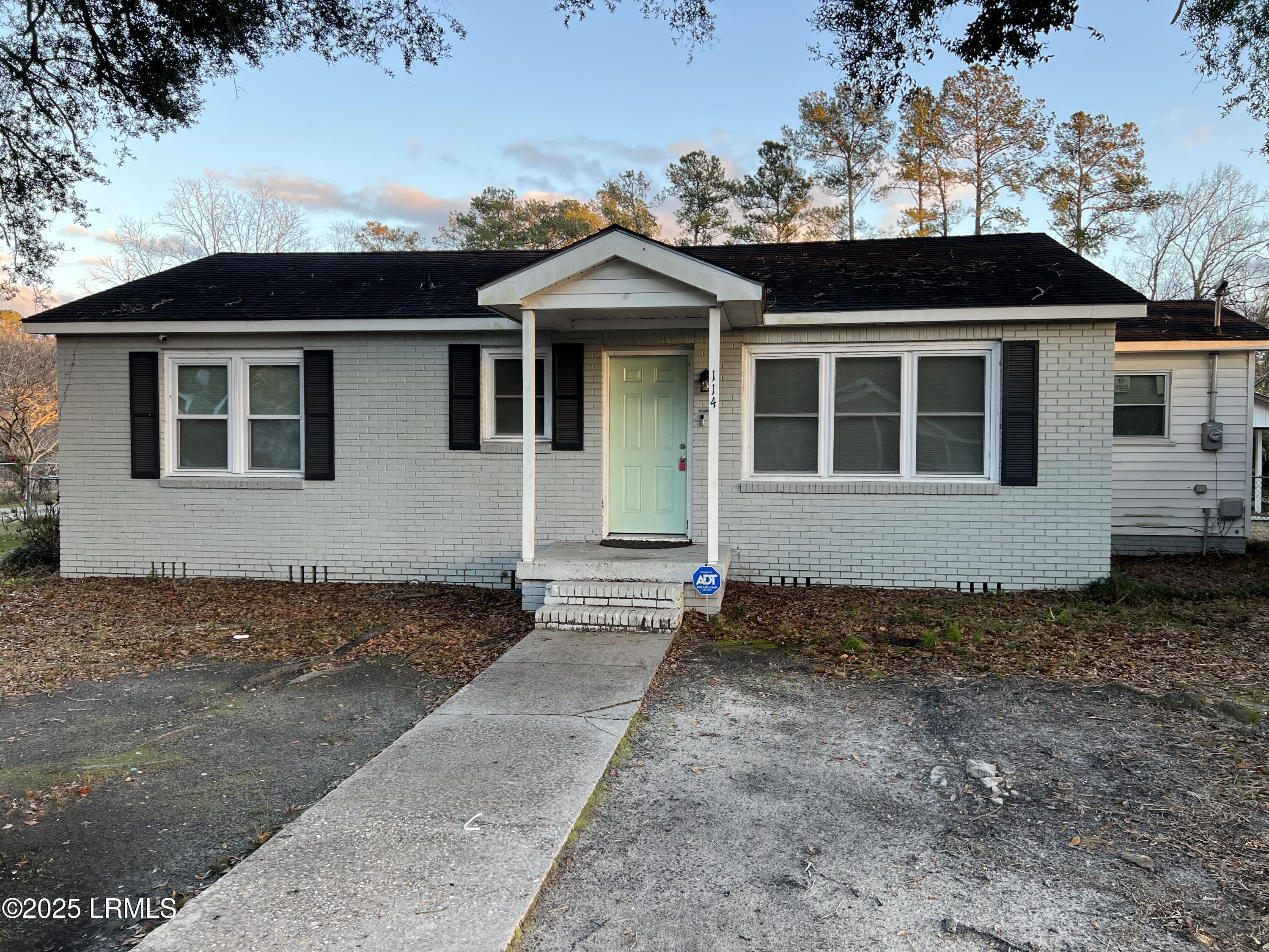 114 Groves Street Property Photo 1