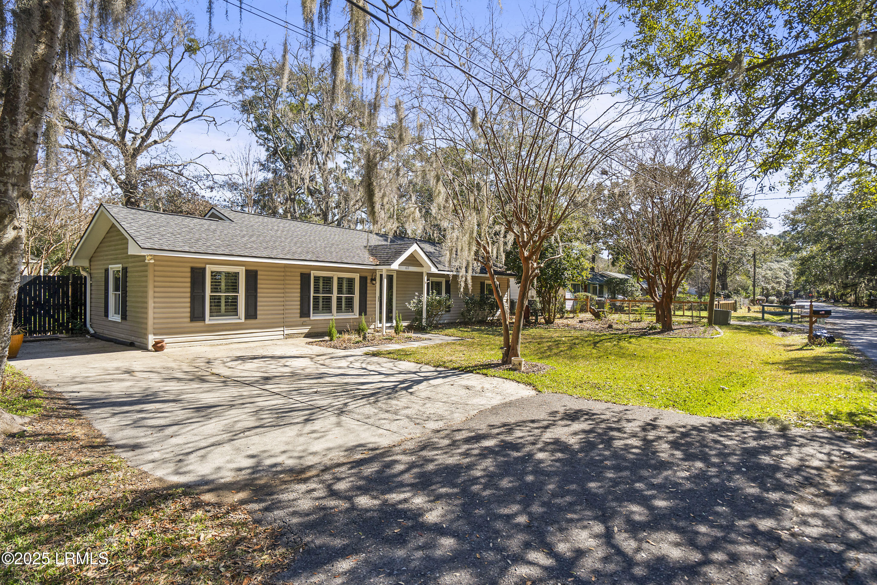 613 Linton Lane Property Photo 1