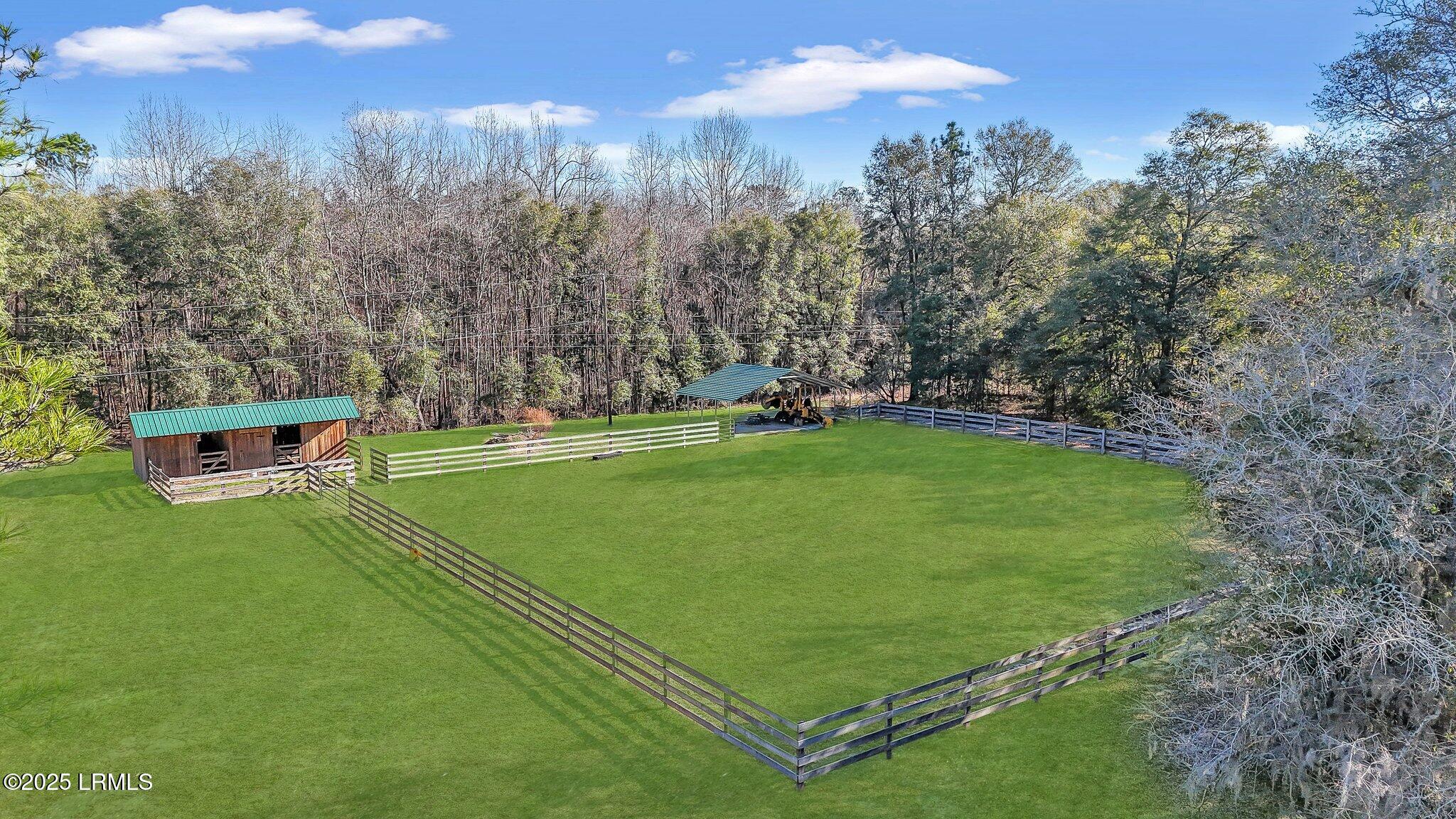 202 Christiana Estates Property Photo 3
