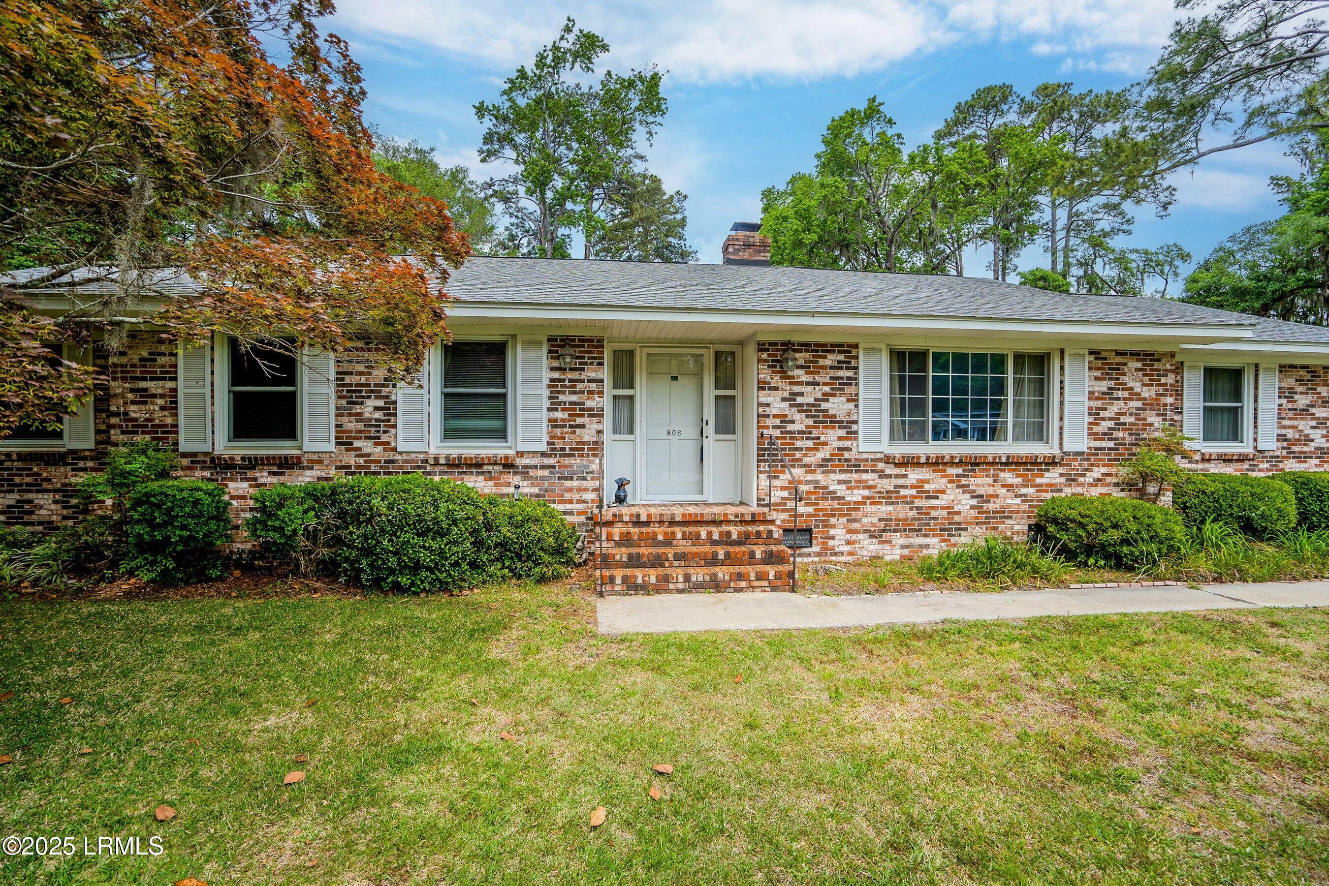 806 Coates Lane Property Photo