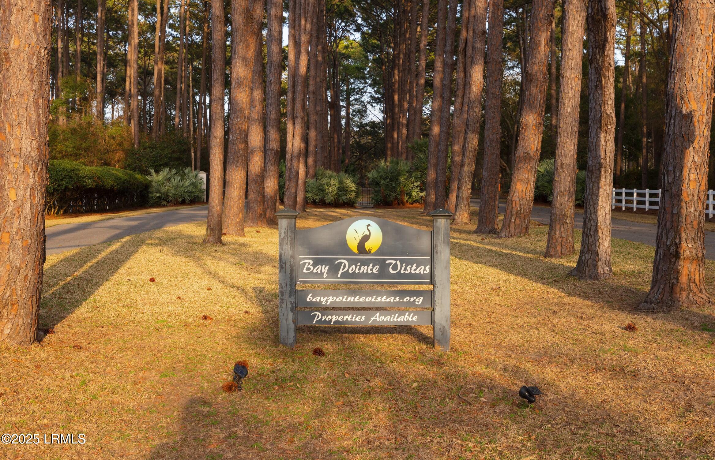 16 Vista Boulevard W Property Photo