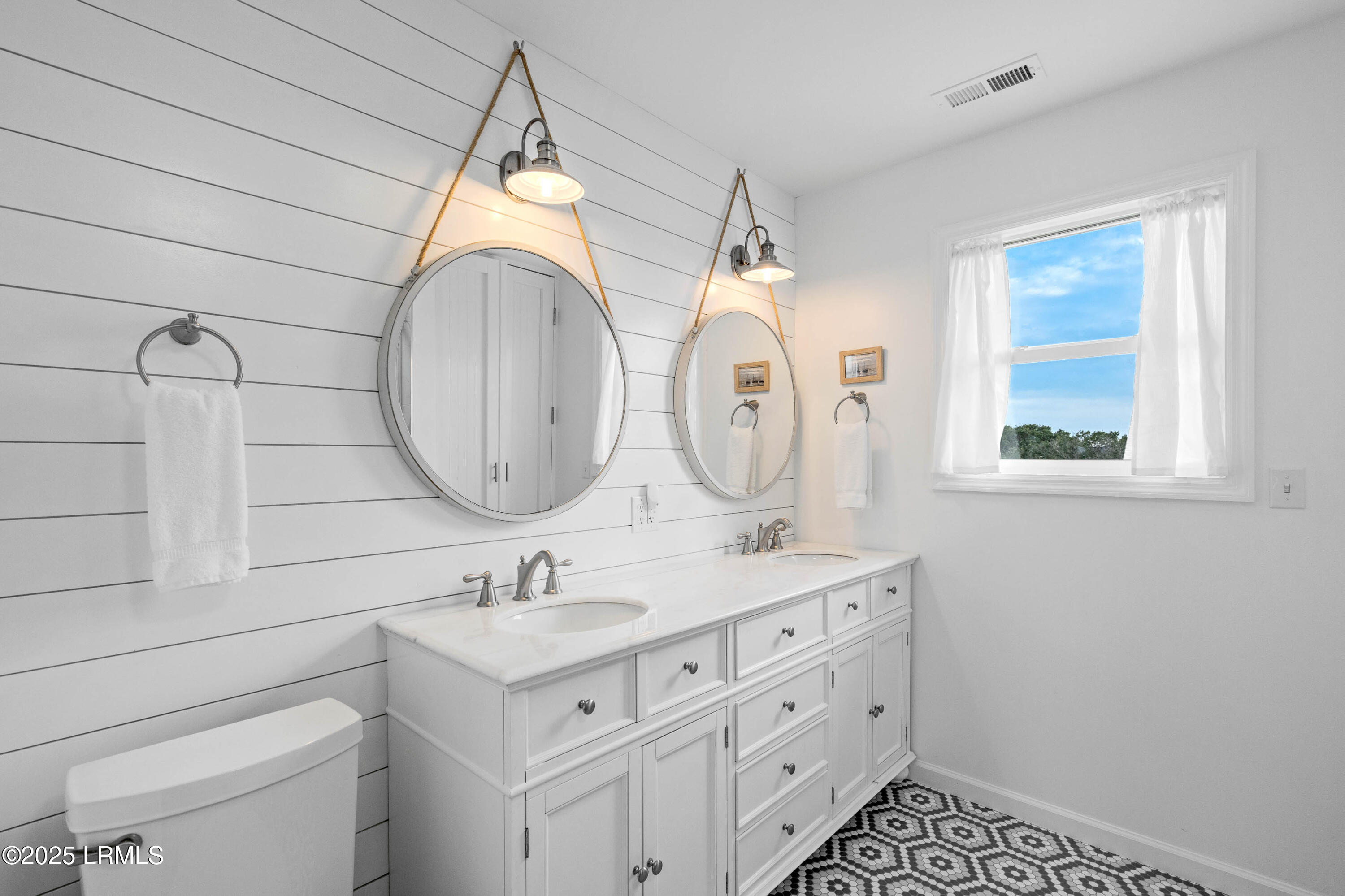 108 Harbor Drive N Property Photo 42