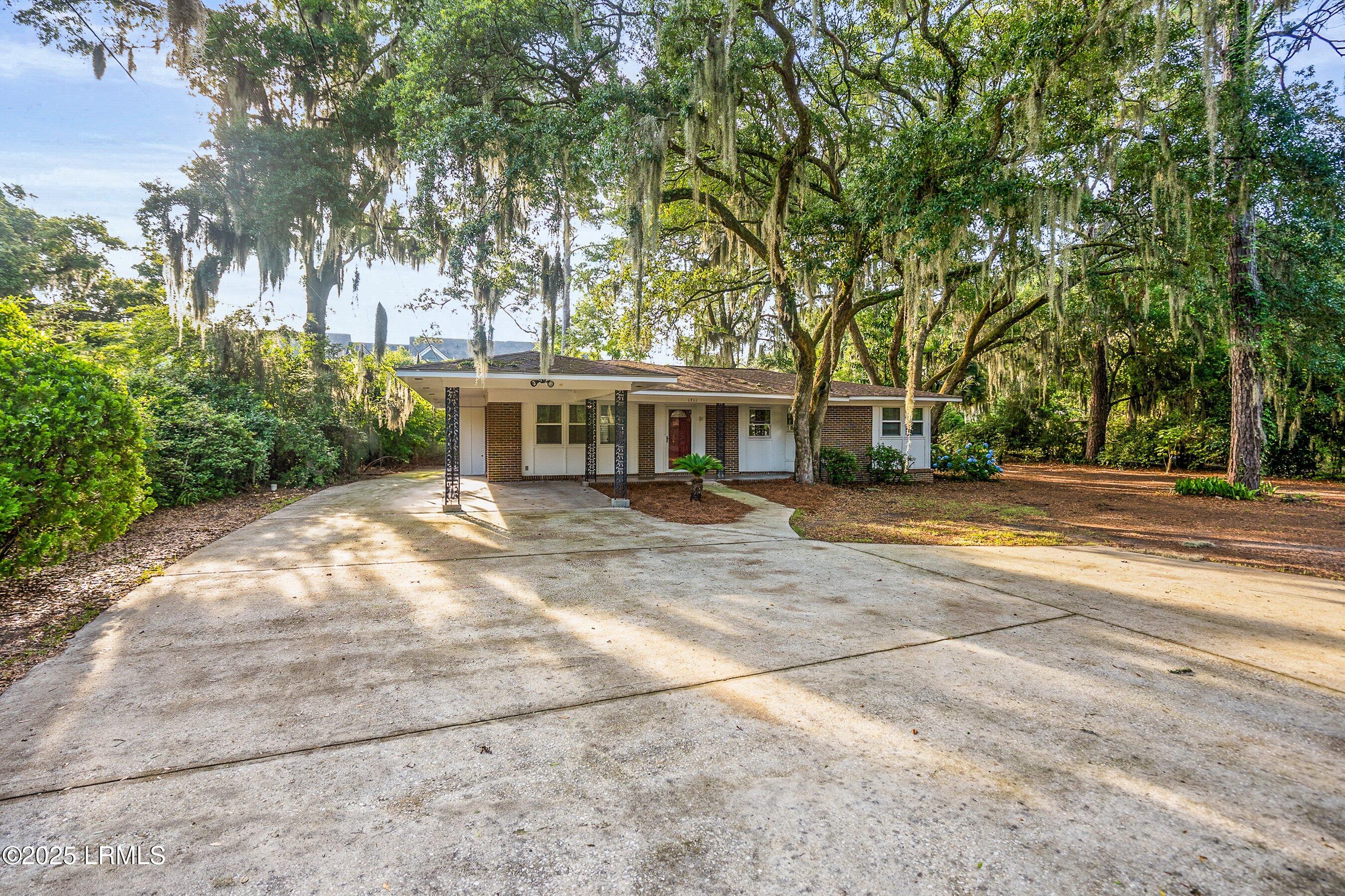1711 Narcissus Lane Property Photo 1