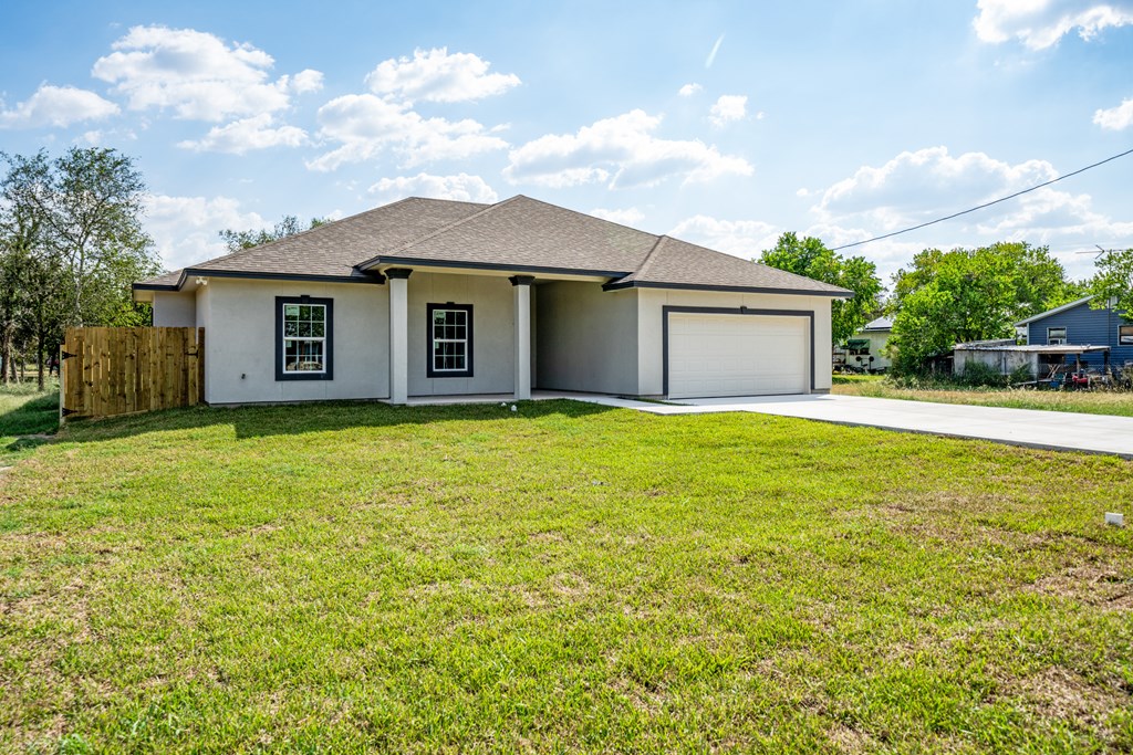 402 Oak Drive Property Photo 3