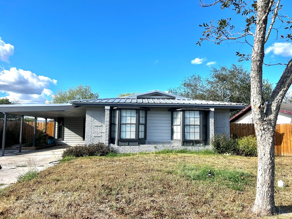 413 Paul Place Property Photo 2