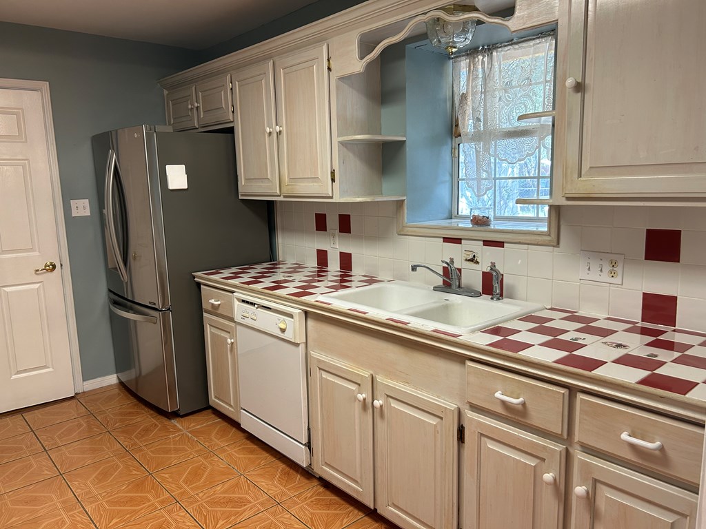 1304 Yosemite Dr Property Photo 9