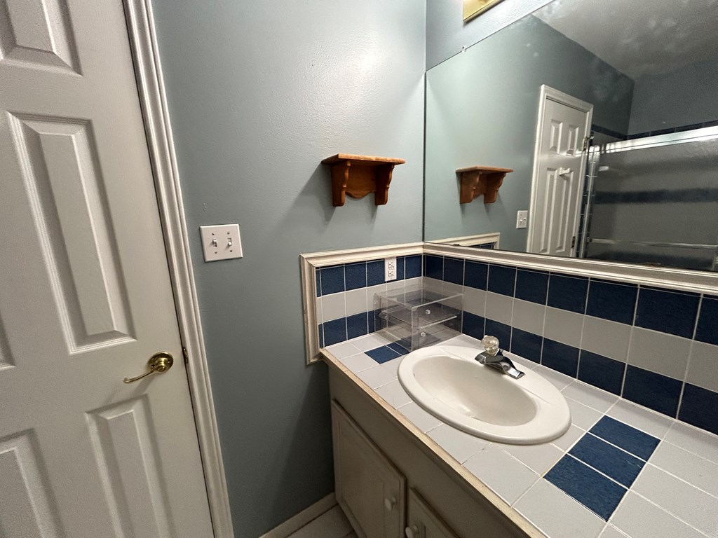 1304 Yosemite Dr Property Photo 22