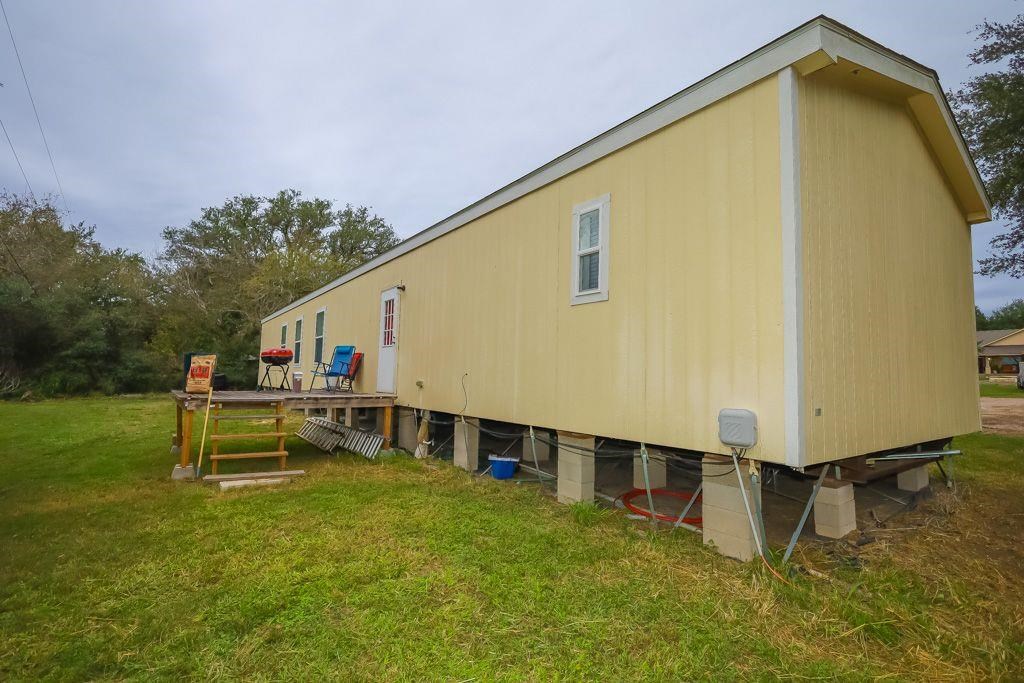 190 Windsor Property Photo 7