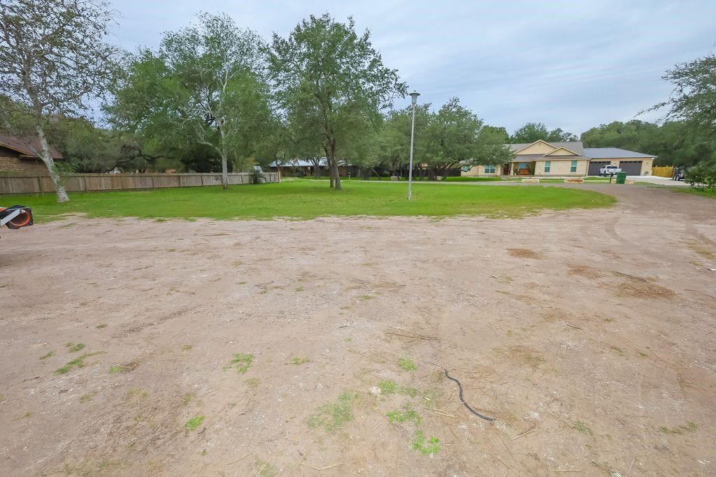 190 Windsor Property Photo 11