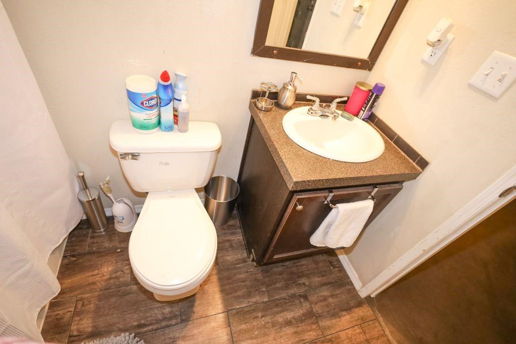 190 Windsor Property Photo 17