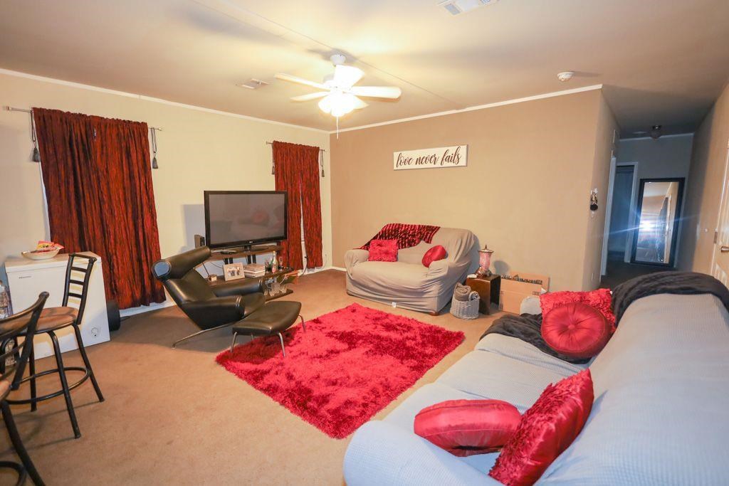 190 Windsor Property Photo 23