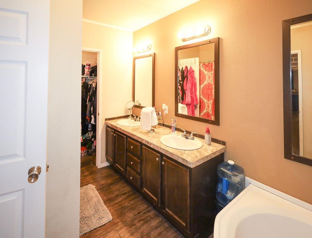 190 Windsor Property Photo 28