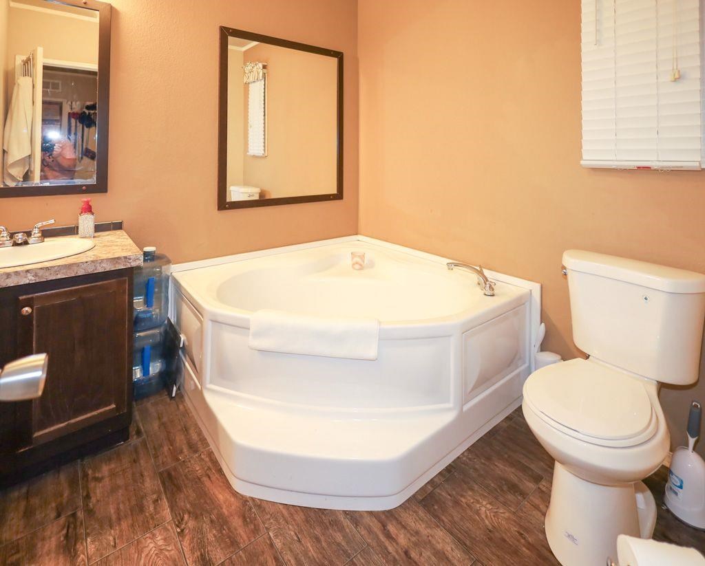 190 Windsor Property Photo 29