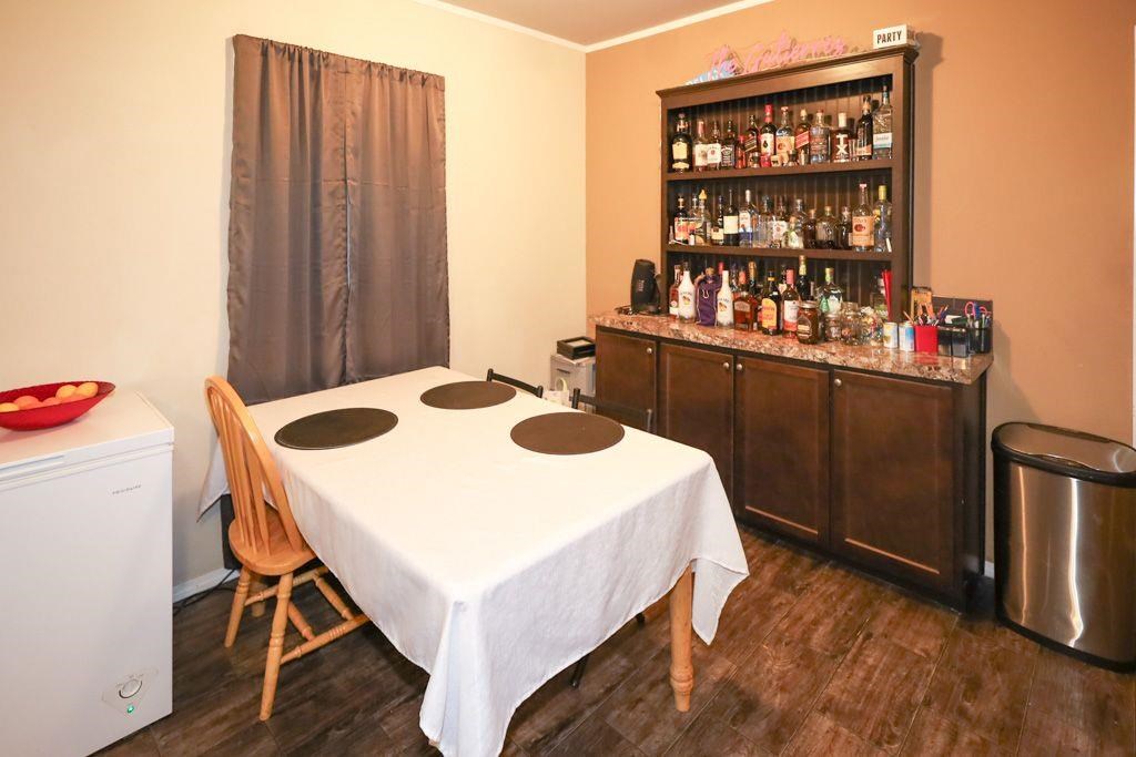 190 Windsor Property Photo 31